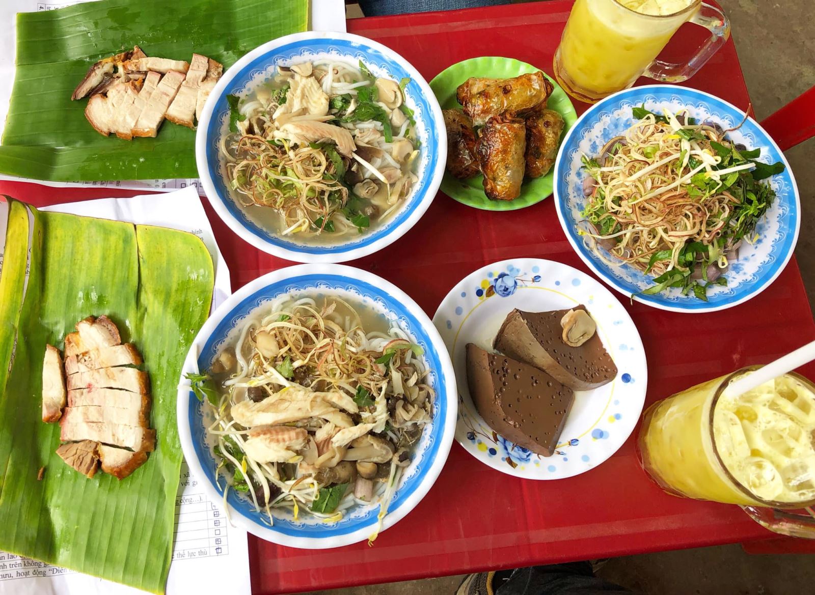 Bún nước lèo Sóc Trăng mang hương vị độc đáo nhờ nước dùng nấu từ mắm bò hóc