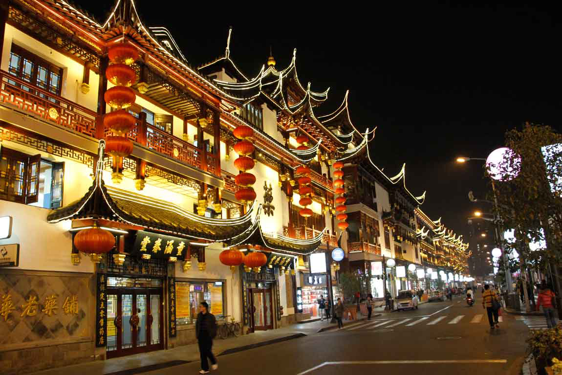 Bắc Kinh về đêm chẳng lo không có chỗ chơi, cả một thế giới giải trí rực rỡ  đang chờ bạn