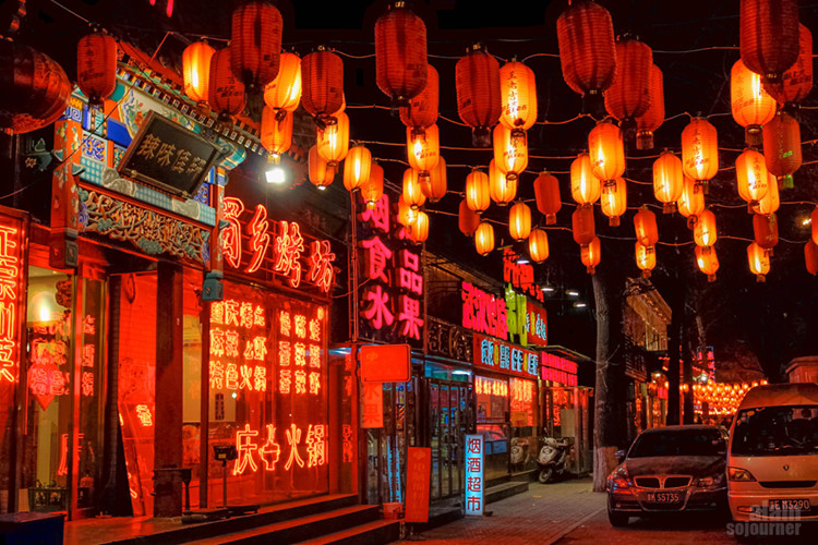 Bắc Kinh về đêm chẳng lo không có chỗ chơi, cả một thế giới giải trí rực rỡ  đang chờ bạn