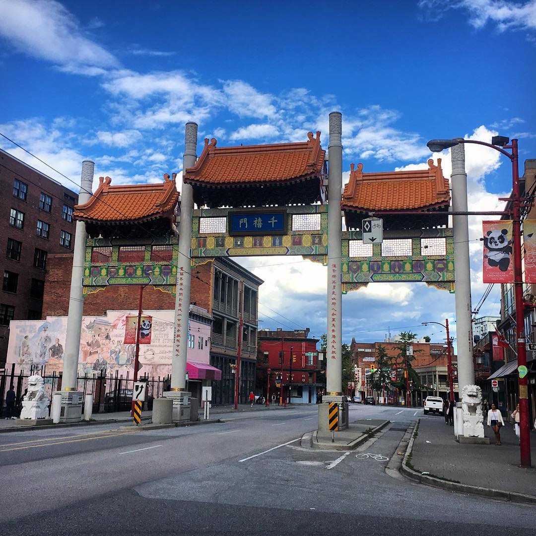 Chiếc cổng nổi bật ở khu Chinatown Vancouver