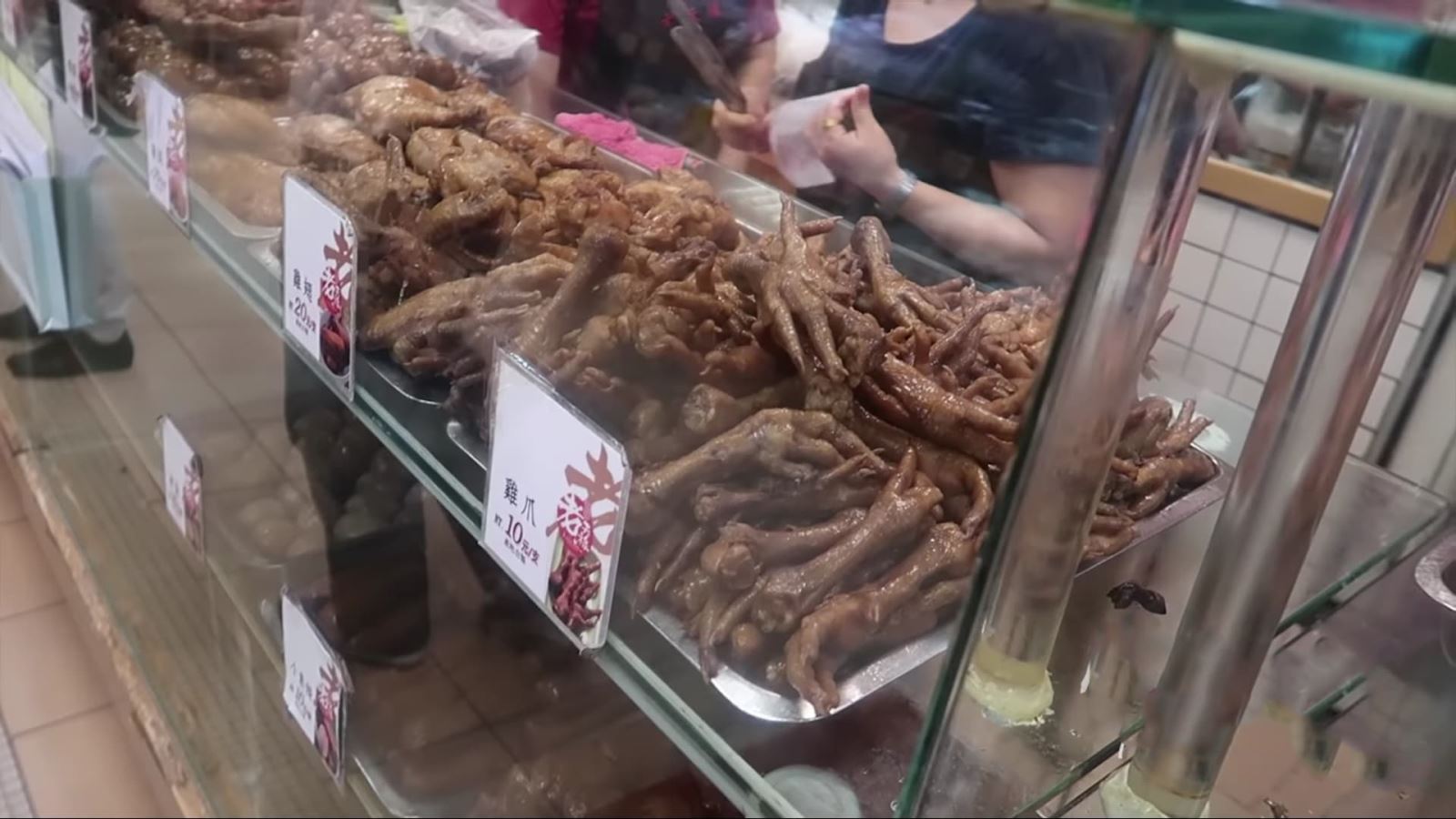 Món chân gà hấp xì dầu nổi tiếng của Đài Loan
