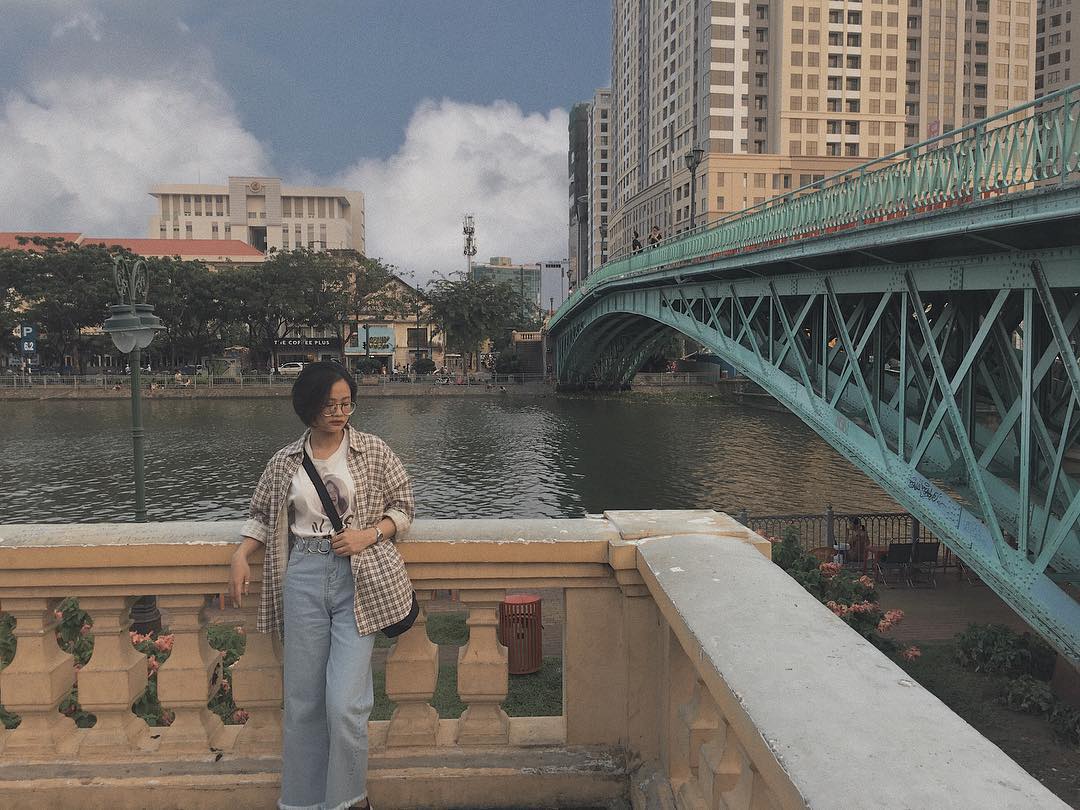 Cây Cầu Mống màu xanh ngọc bích là địa điểm sống ảo cực chất ở "Xì Phố"