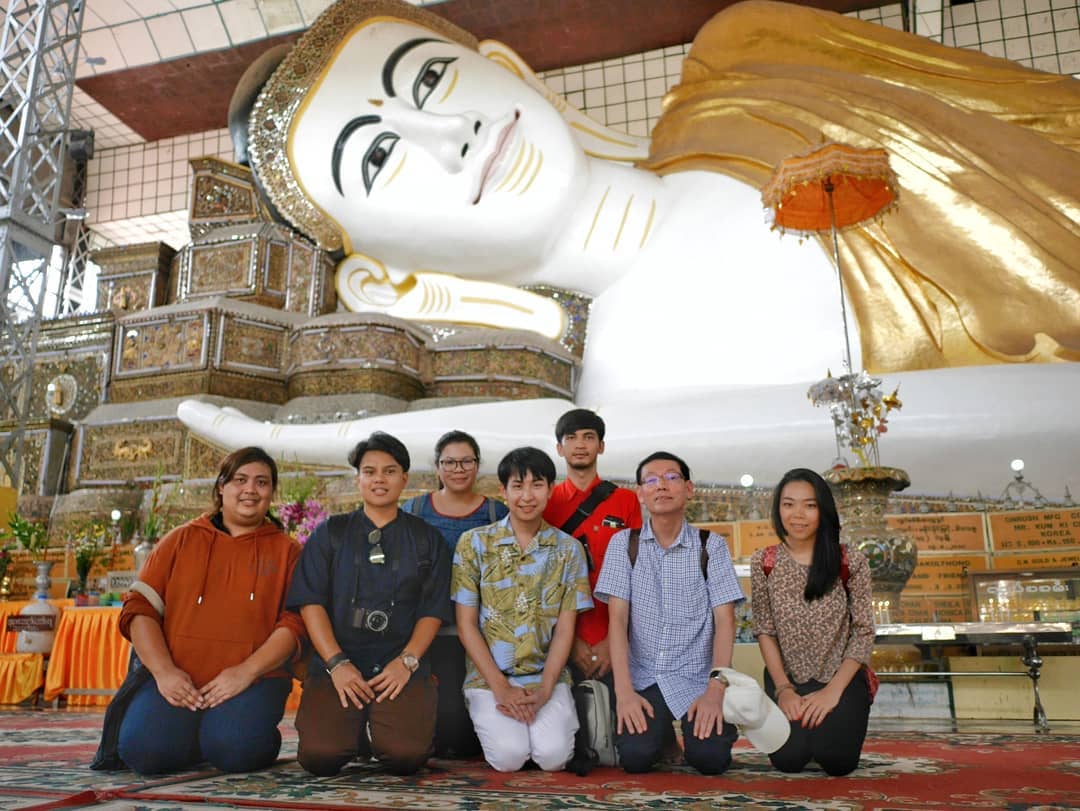 Tham quan và chụp ảnh tại Chùa Phật Nằm
