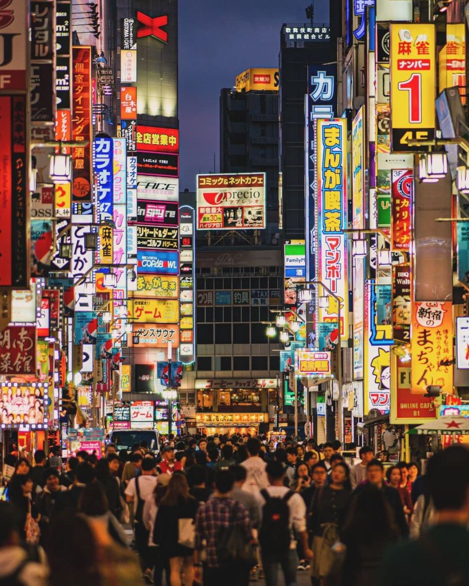 Dạo bộ và mua sắm là những điều nhất định phải thử ở Shinjuku