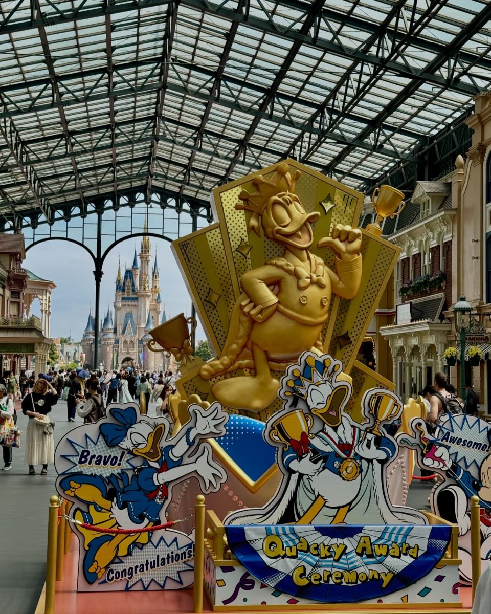 Các em nhỏ chắc chắn sẽ thích mê không khí tại Disneyland Tokyo