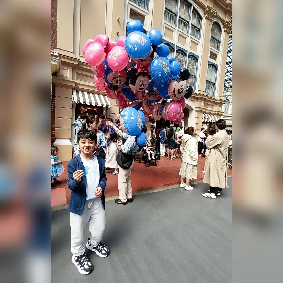 Disneyland Tokyo hầu như lúc nào cũng đông đúc nên phải đến sớm trước giờ mở cửa khoảng 30 phút