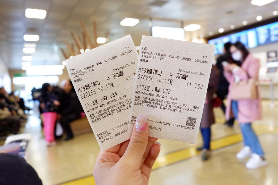 Đi xe bus từ Tokyo đến núi Phú Sĩ là cách di chuyển tiết kiệm và nhanh nhất