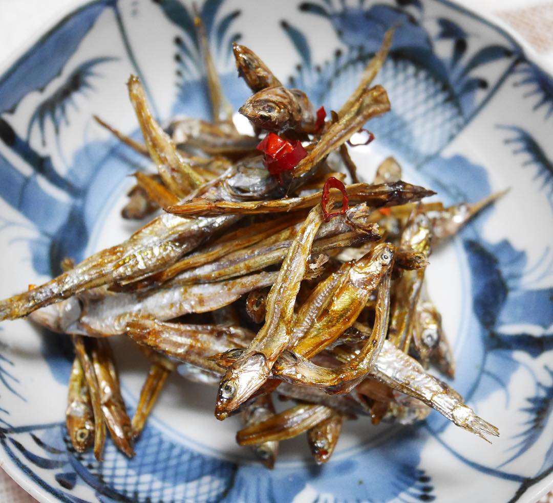 Tadukuri - Cá mòi cơm châu Âu sấy khô tượng trưng cho một năm mới mùa màng bội thu
