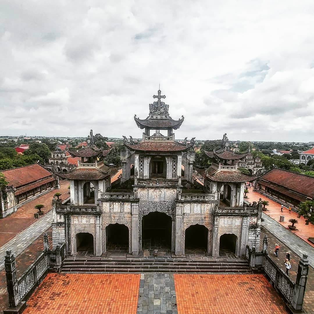 Nhà thờ Phát Diệm là nhà thờ công giáo lớn nhất ở Việt Nam