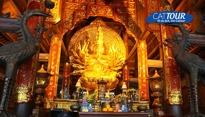 Chiêm ngưỡng công trình tượng Phật bên trong chùa