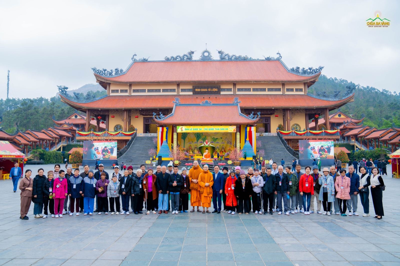 Ba Vàng là ngôi chùa có chính điện lớn nhất Việt Nam