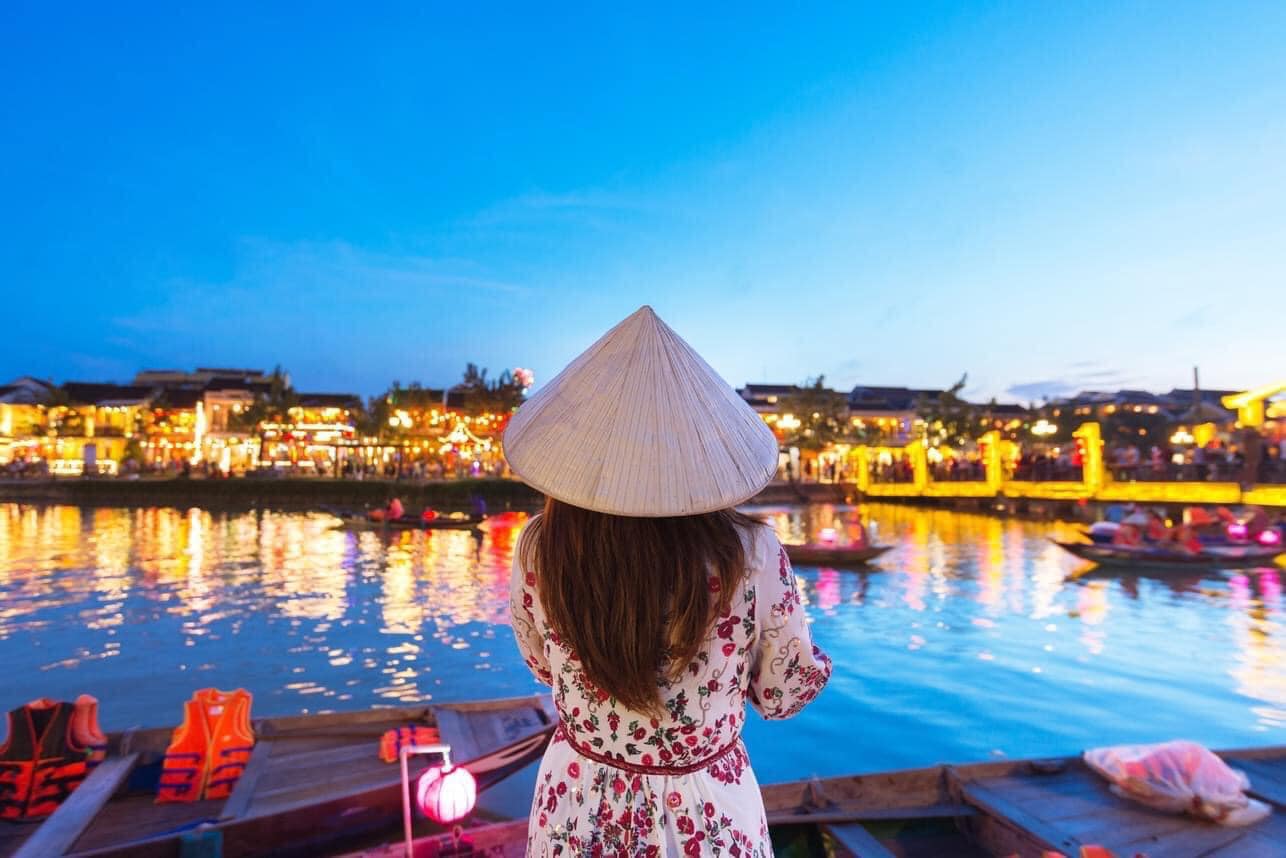 Lễ hội đèn lồng ở Hội An là một trong những trải nghiệm du lịch về đêm mà bạn nên tham gia