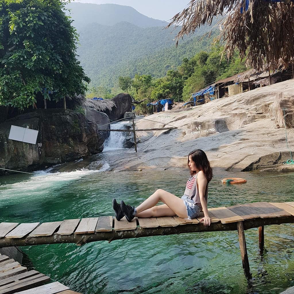 Giá vé tham quan suối Voi