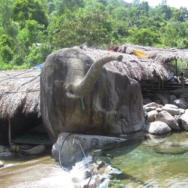 Khu du lịch suối Voi