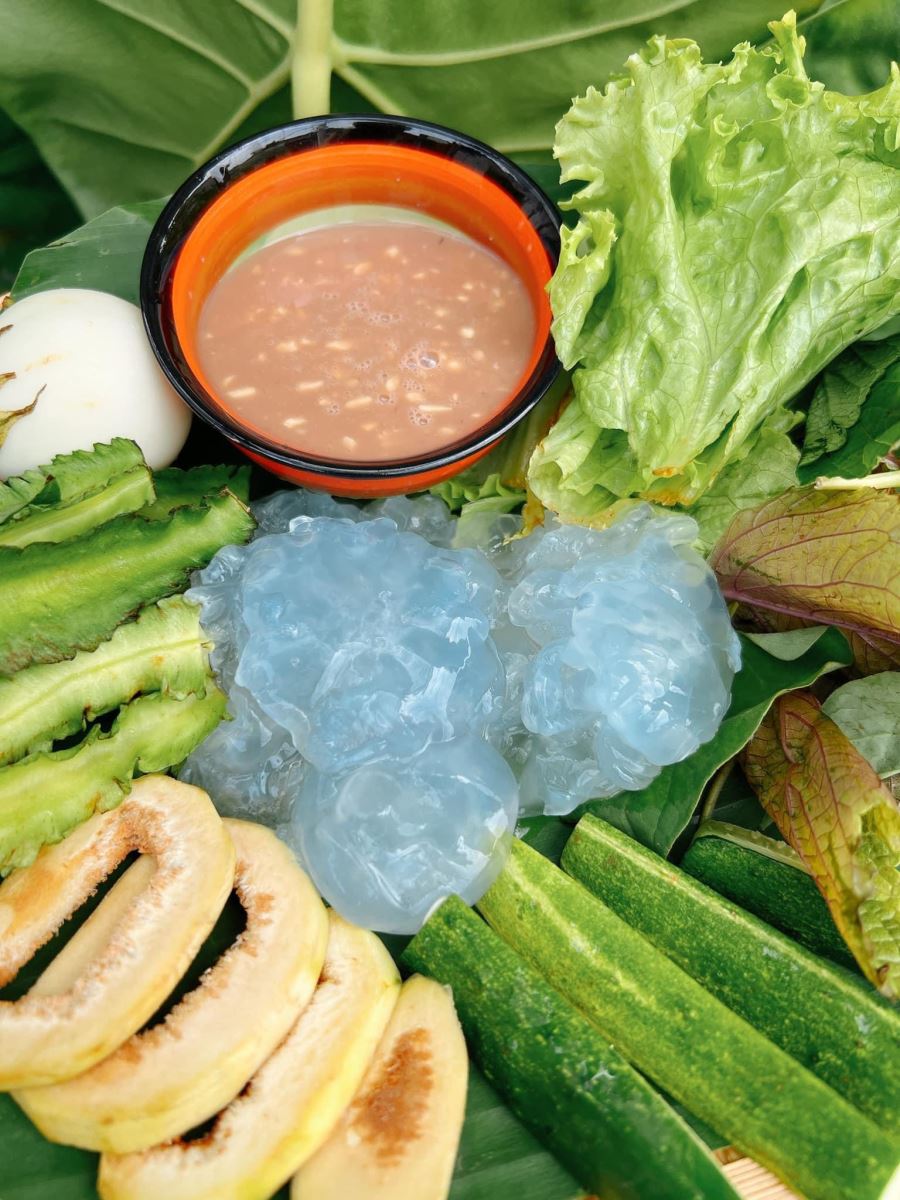 Mắm ruốc Huế là món nước chấm không thể thiếu khi thưởng thức món ăn độc đáo này