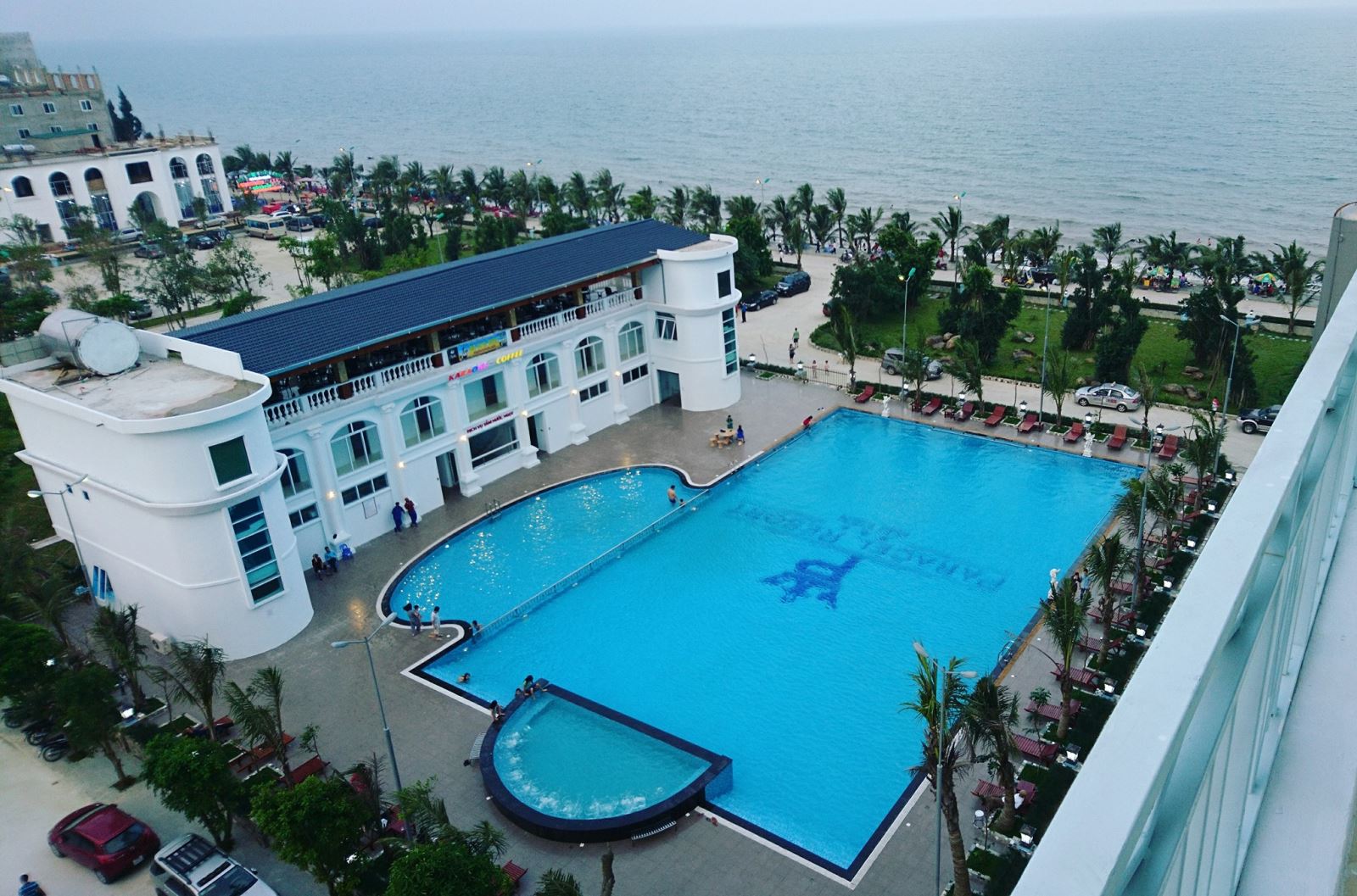 Bể bơi tại Paracel Resort Hải Tiến
