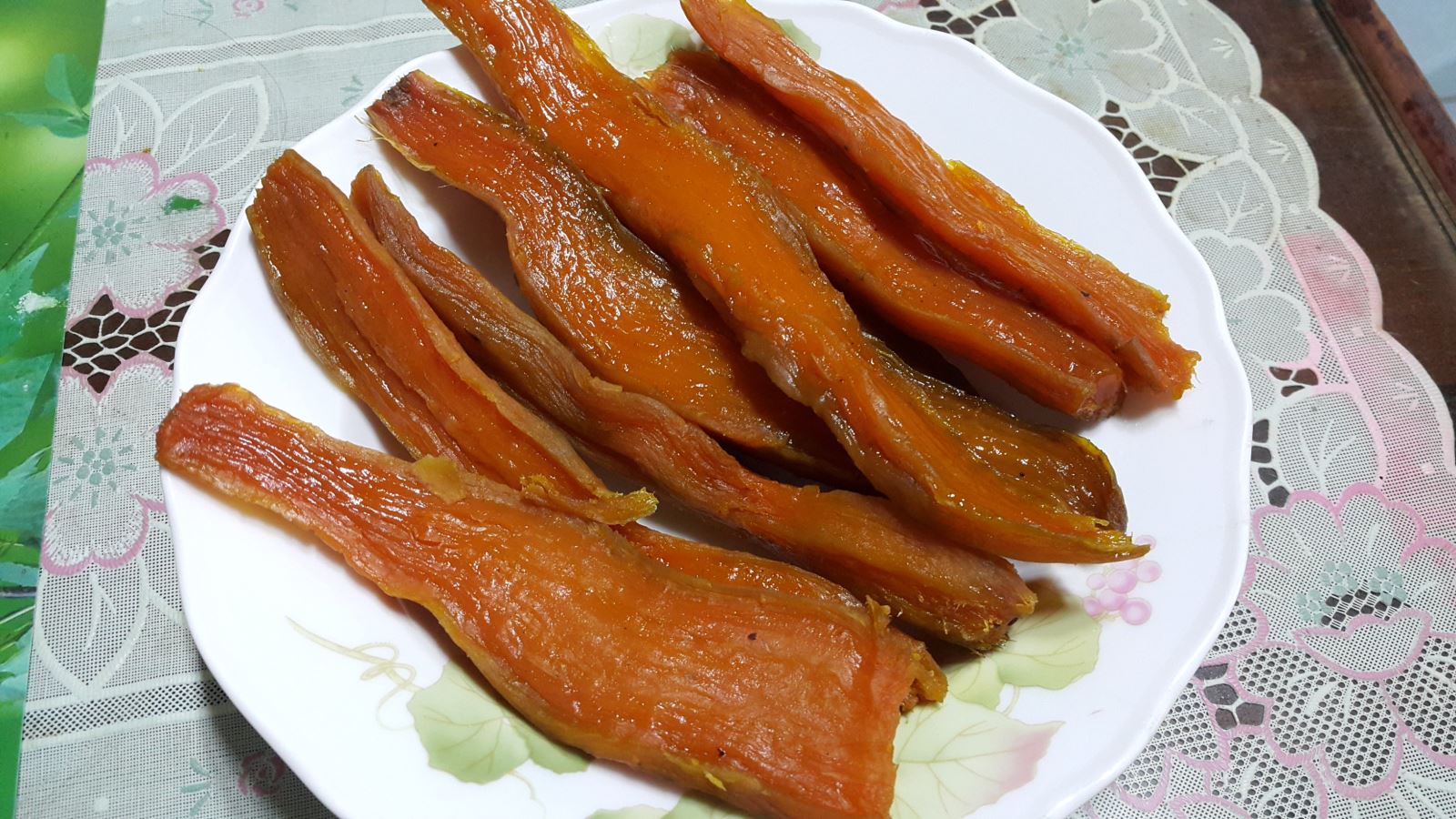 Khoai deo là một thức quà ngon ngọt vô cùng đặc biệt của Quảng Bình