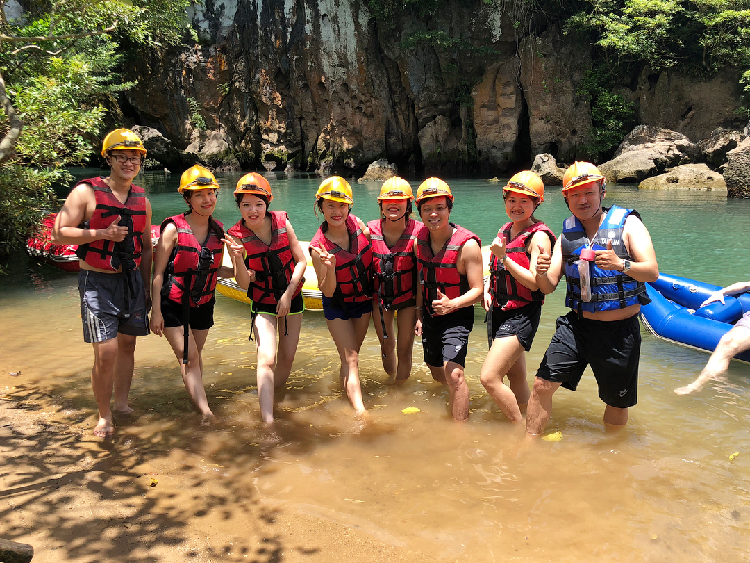 Tại sông Chày cũng có các hoạt động vui chơi dành cho những du khách thích cảm giác mạo hiểm