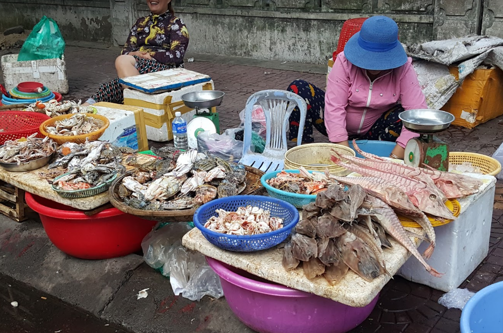 Chợ khu 2 là một trong những khu chợ bán hải sản tươi sống ngon nhất Quy Nhơn