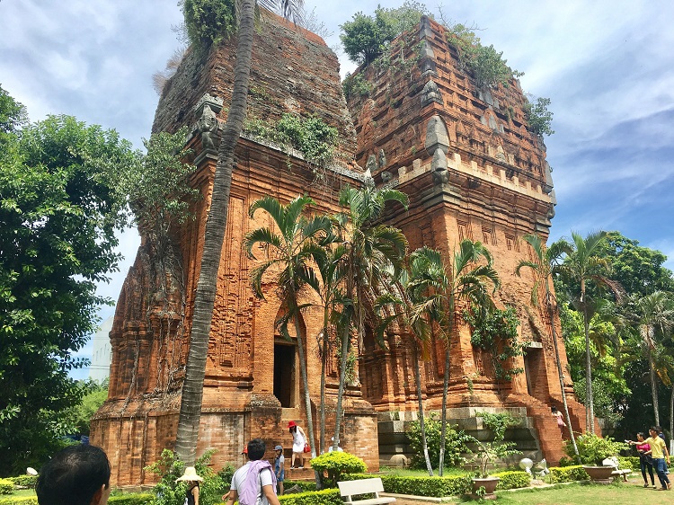 Tháp Đôi nằm ở trung tâm thành phố Quy Nhơn