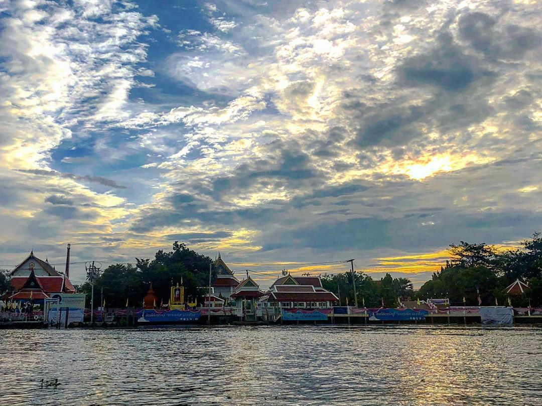 Ko Kret là hòn đảo gần nhất với Bangkok, khi chỉ 30km về phía thượng nguồn trên sông Chao Phraya