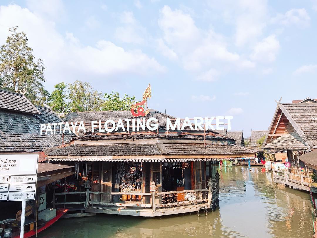 Chợ nổi bốn mùa ở Pattaya