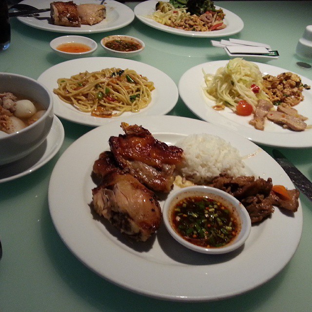 Hầu hết các món ăn đều rất đa dạng từ các món Thái, phương Đông, phương Tây đều có đủ cả