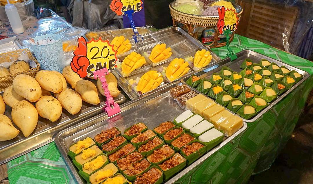 Nhiều gian hàng với các món ăn truyền thống nổi tiếng của Thái Lan