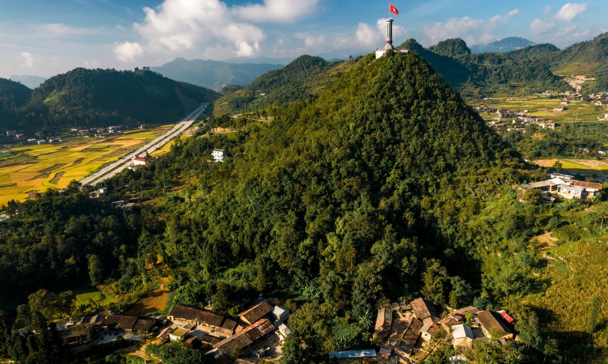Cột cờ Lũng Cú sẽ là một trong những điểm đến độc đáo nhất trong tour